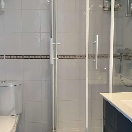 Apartmán Beau T1 Climatise Avec Balcon Et Garage Proche Thermes - Fr-1-553-244 *