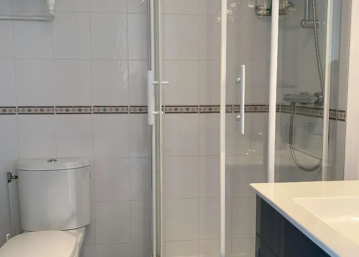 Apartmán Beau T1 Climatise Avec Balcon Et Garage Proche Thermes - Fr-1-553-244 *